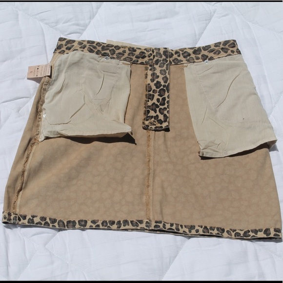 NWT Leopard Print Jean Mini Skirt With Front Pockets Size S - Picture 3 of 7
